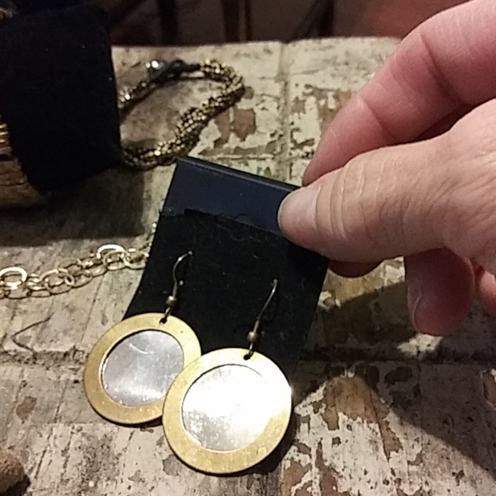 Jewelry - Picture 2 of 3